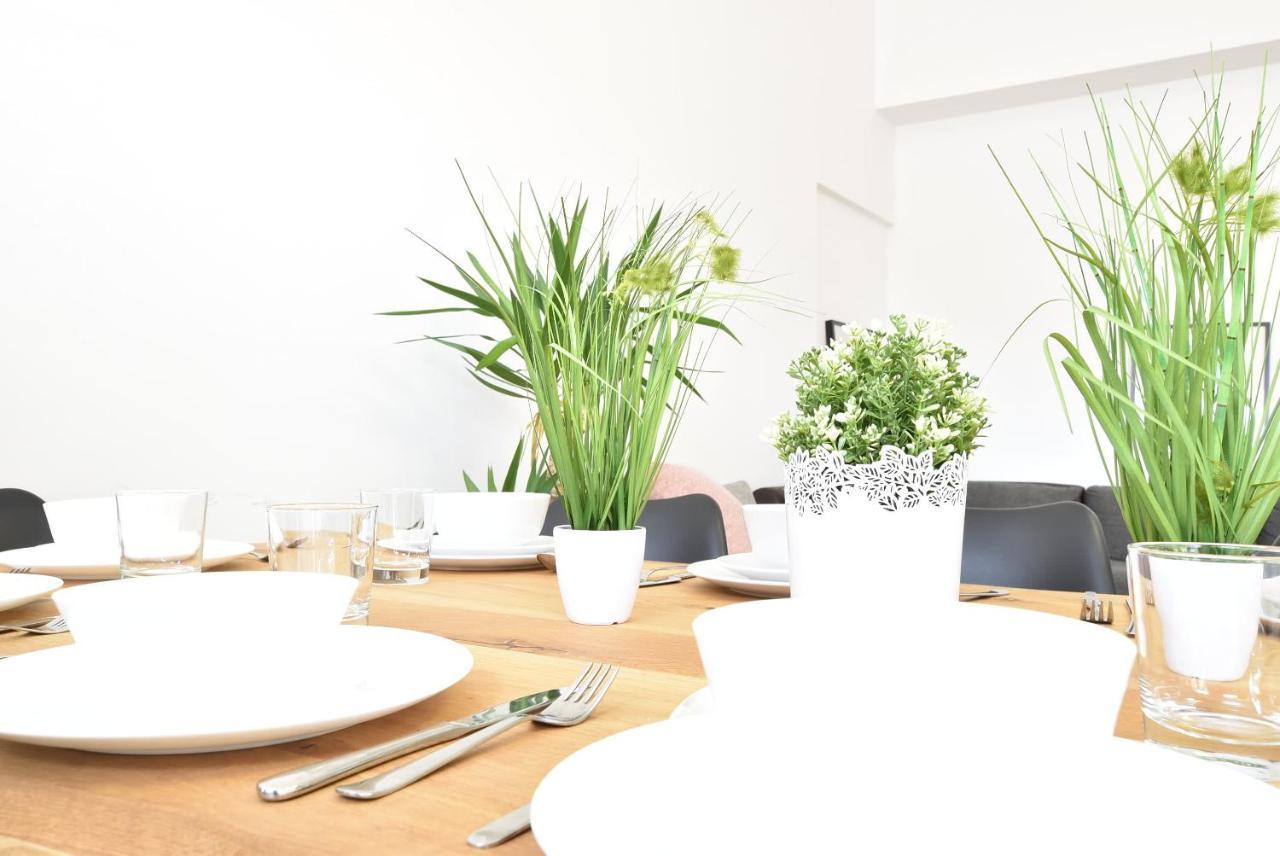 Riesiges Zentrales Apartment Mit Parkplatz インスブルック エクステリア 写真