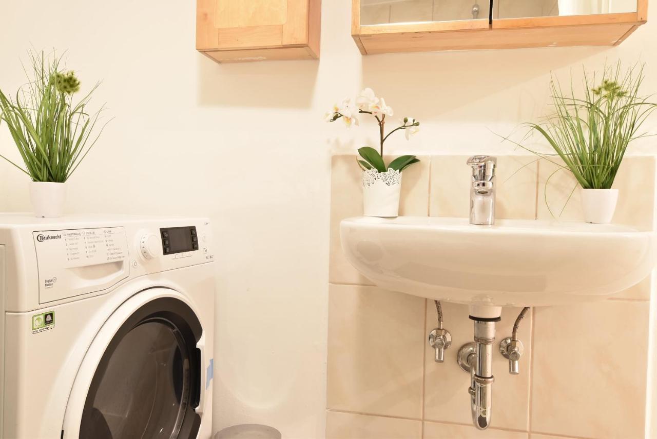 Riesiges Zentrales Apartment Mit Parkplatz インスブルック エクステリア 写真