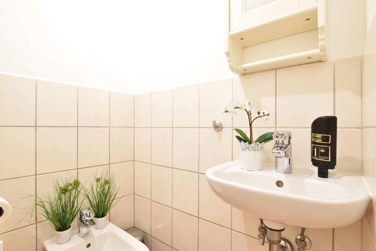 Riesiges Zentrales Apartment Mit Parkplatz インスブルック エクステリア 写真