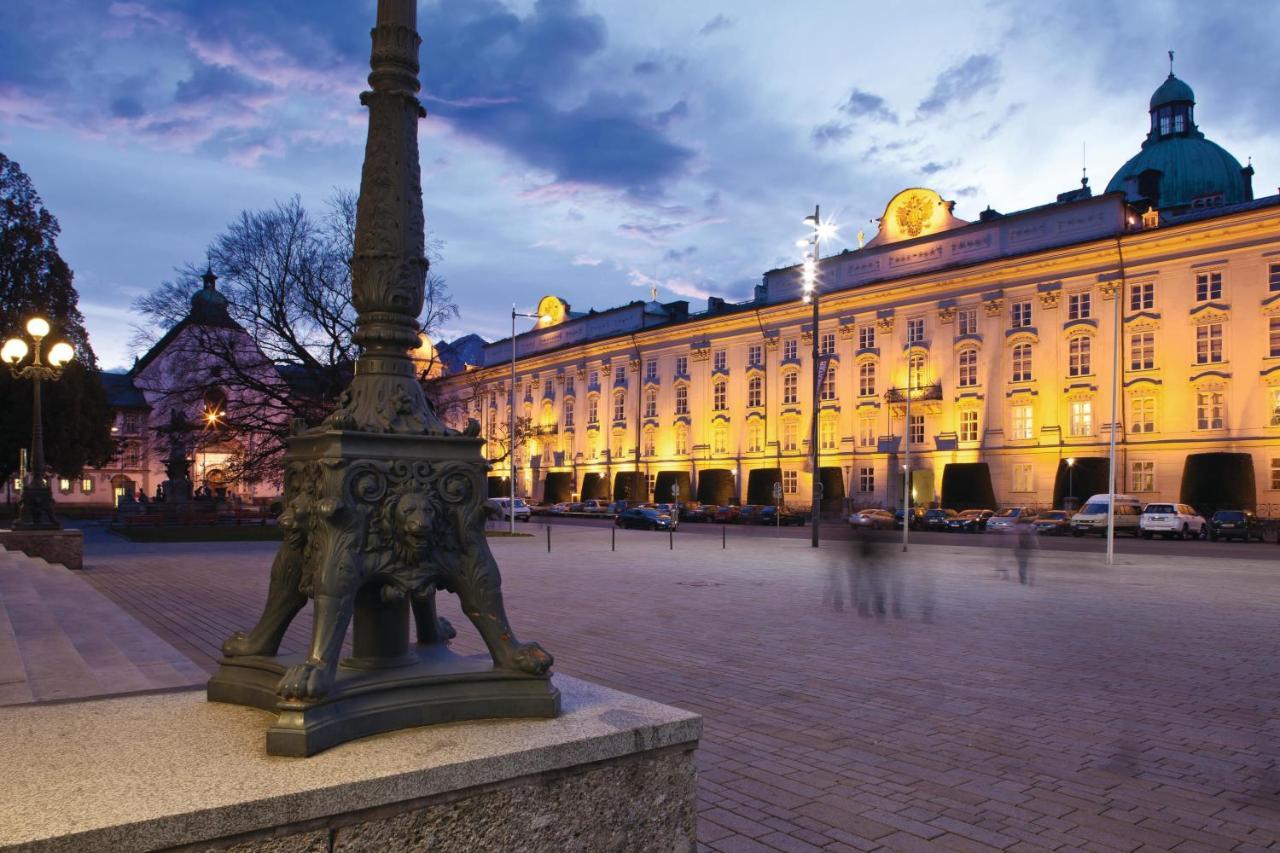 Riesiges Zentrales Apartment Mit Parkplatz インスブルック エクステリア 写真